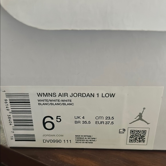 White Air Jordan 1 Low Sneakers - Picture 2 of 6